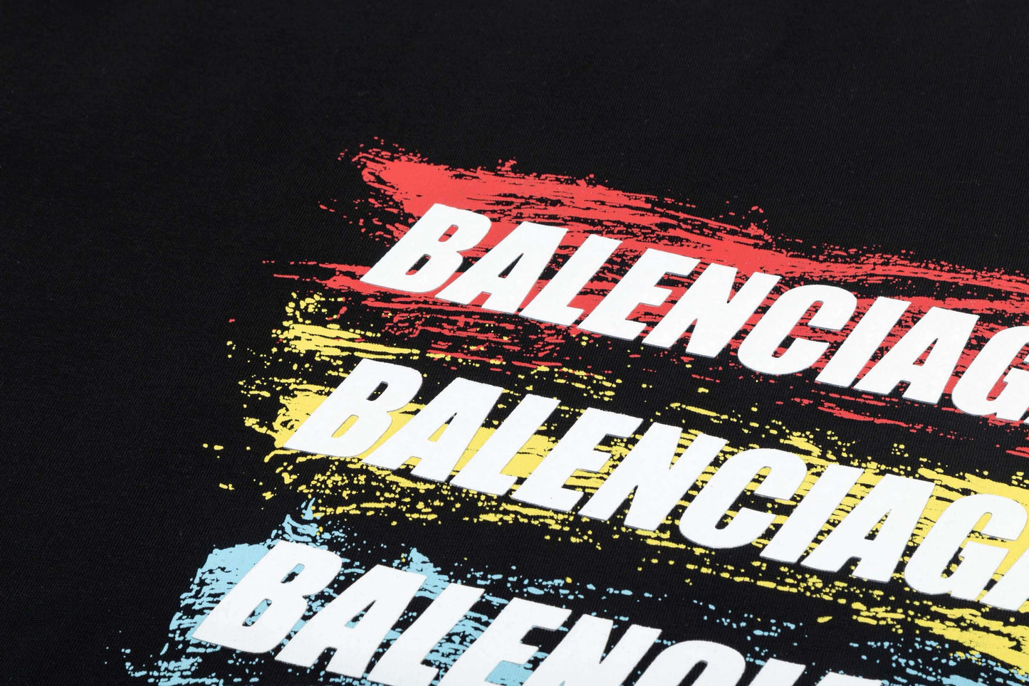 Camiseta con estampado de colores