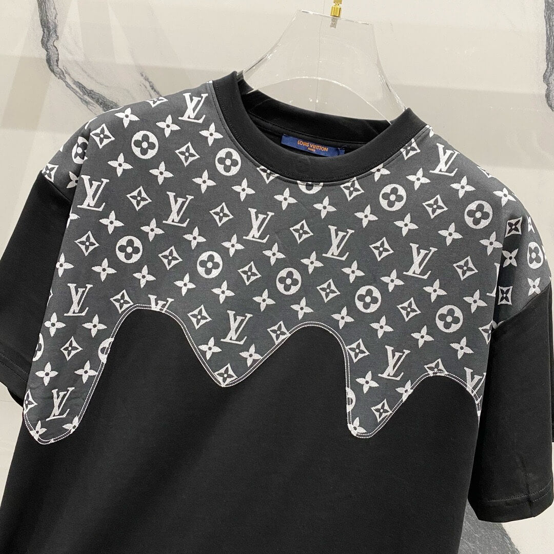 Camiseta con estampado de renderizado