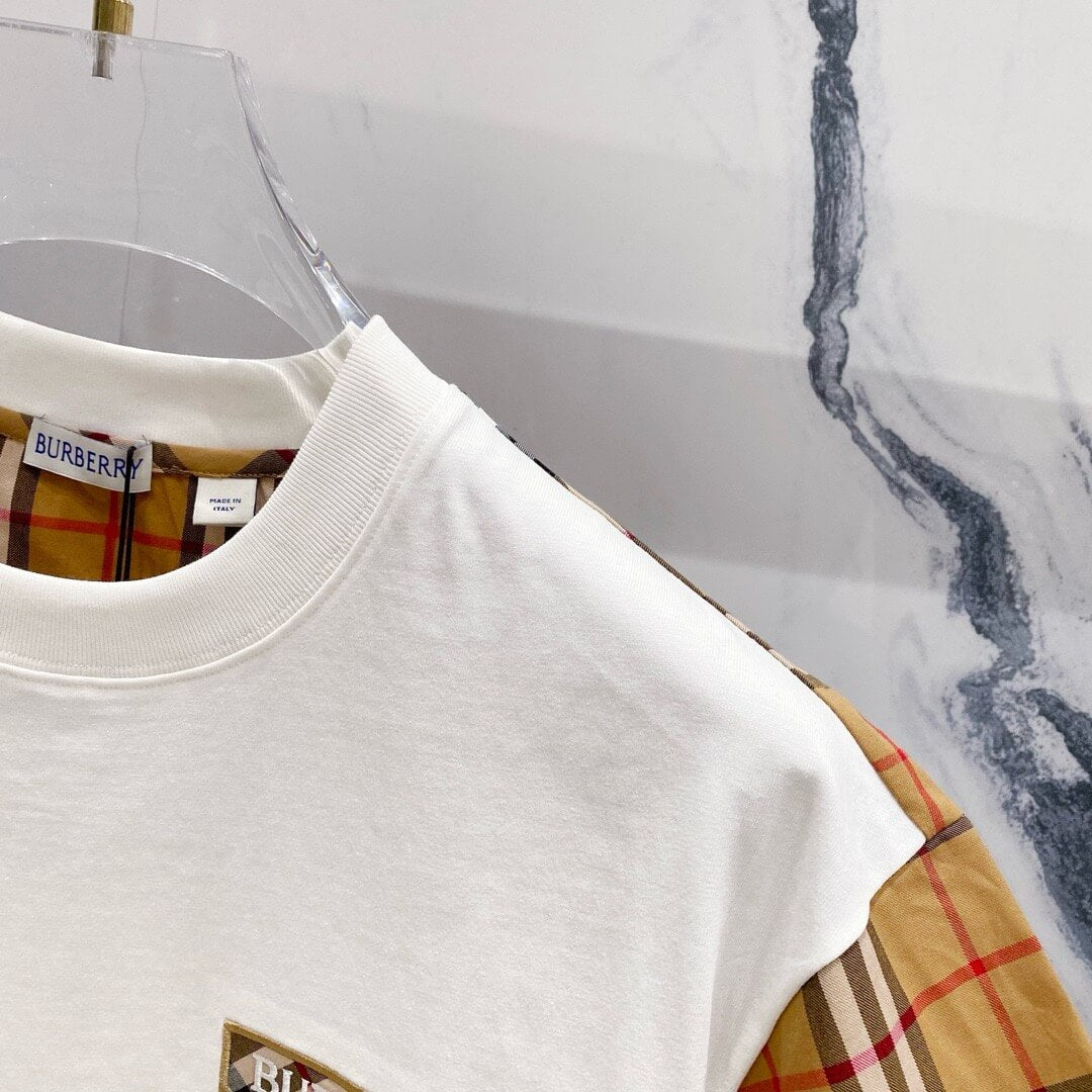 T-shirt à rayures à carreaux sur les manches