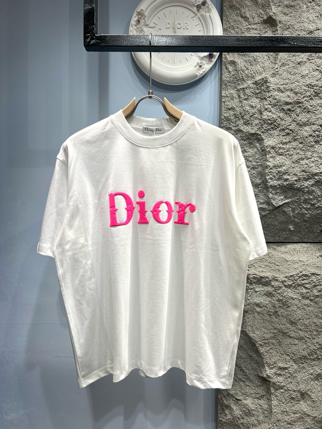 Camiseta con letras de espuma