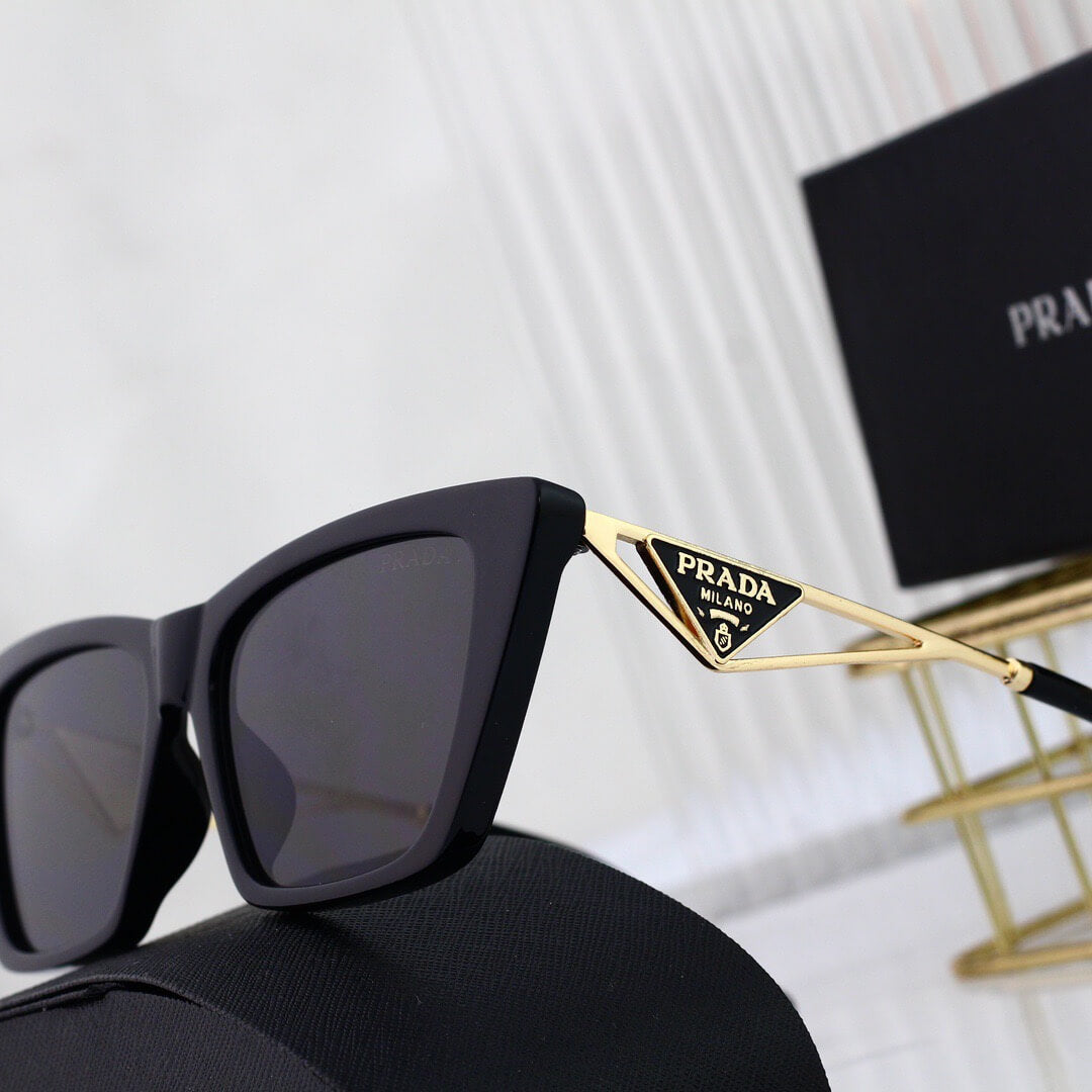 Elegantes gafas de sol con patillas huecas de metal