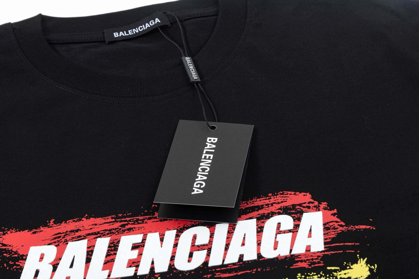 Camiseta con estampado de colores