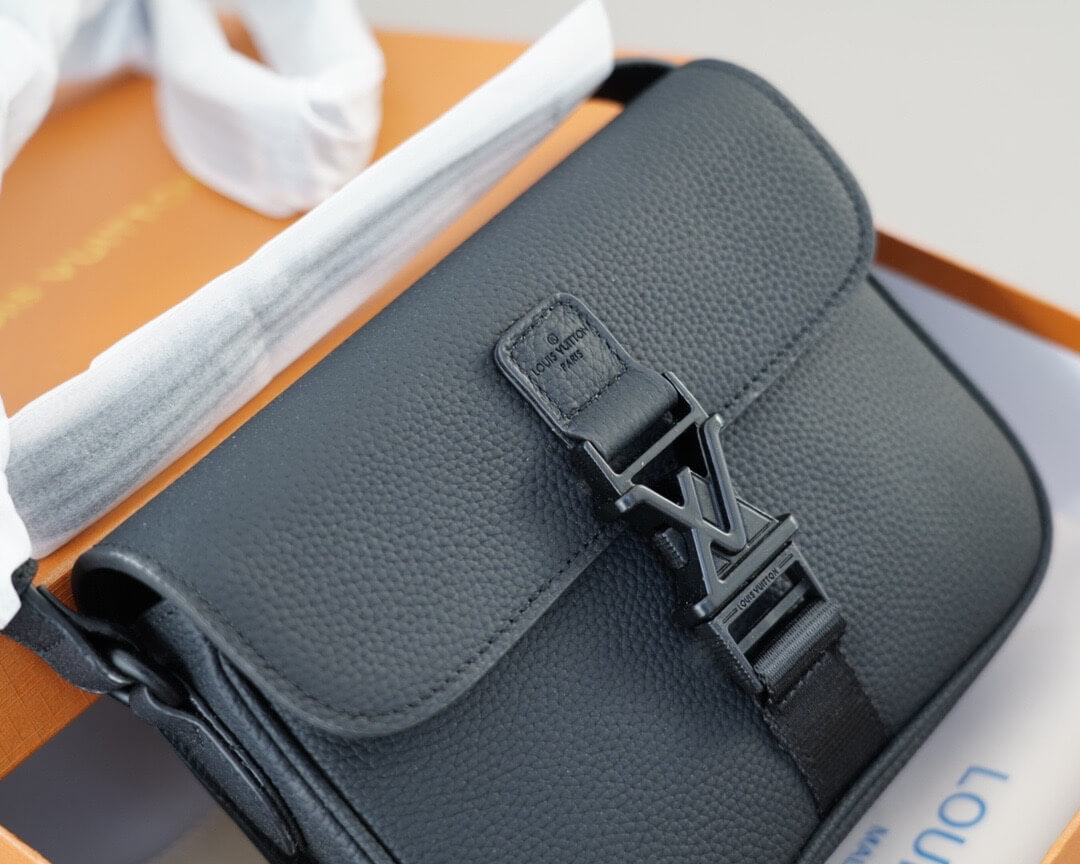 Sac à bandoulière classique à boutons et lettres simples