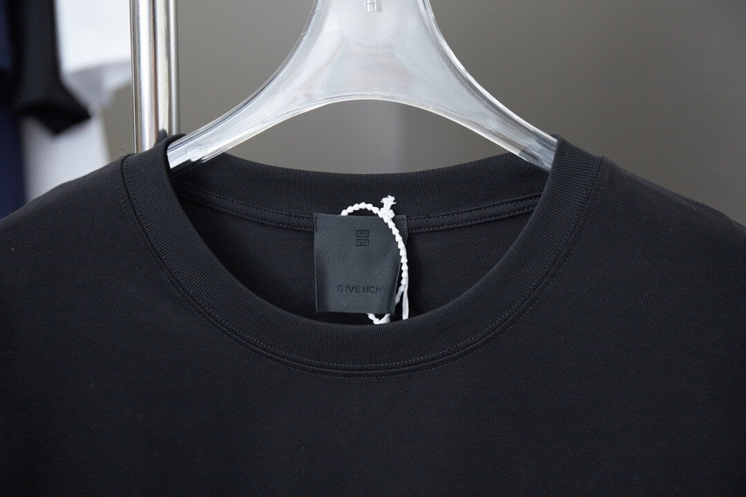 T-shirt à poche métallique avec lettres
