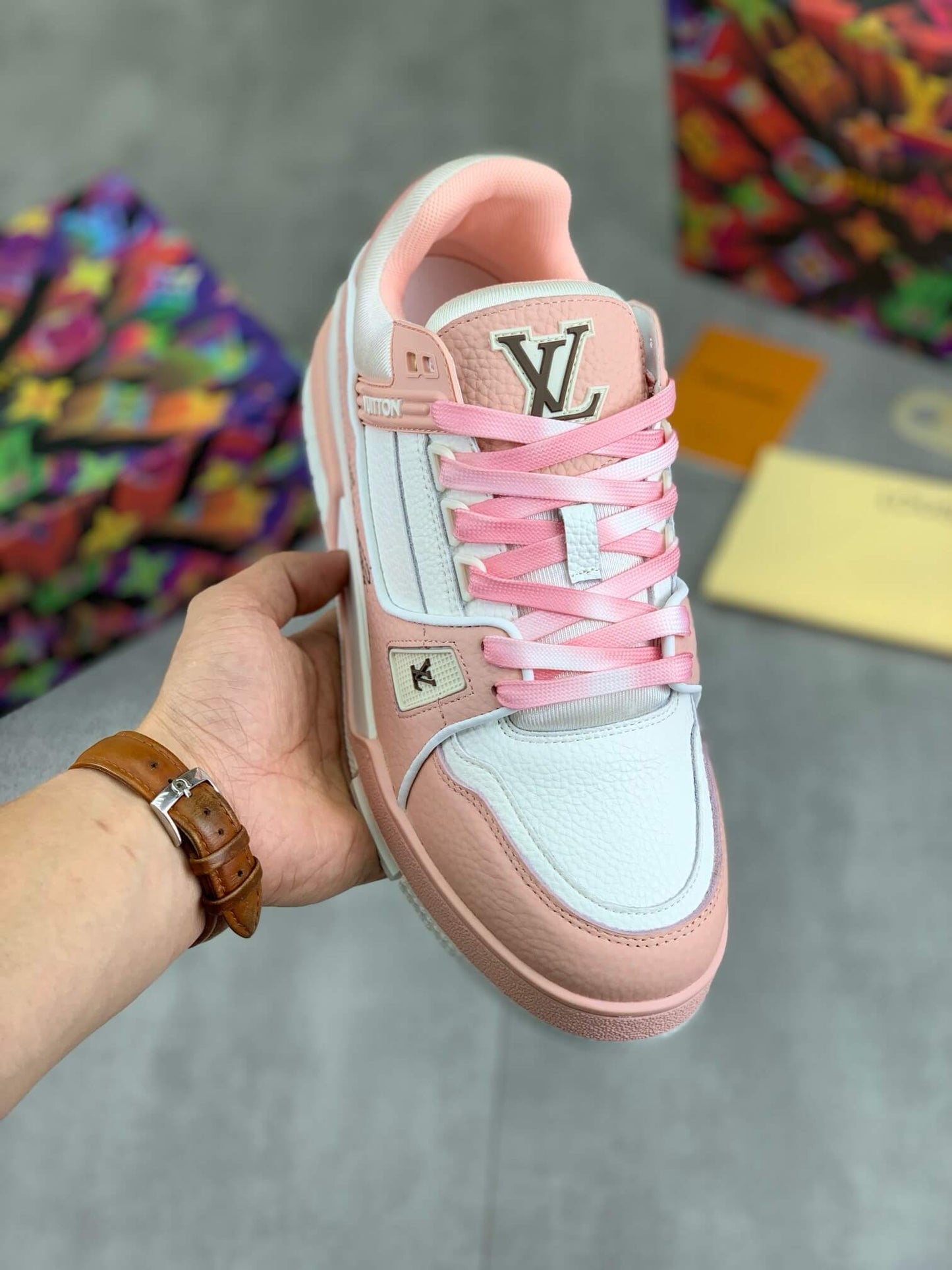 Zapatillas con cordones rosas