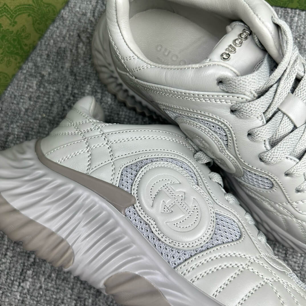 Zapatillas clásicas grises con bordado