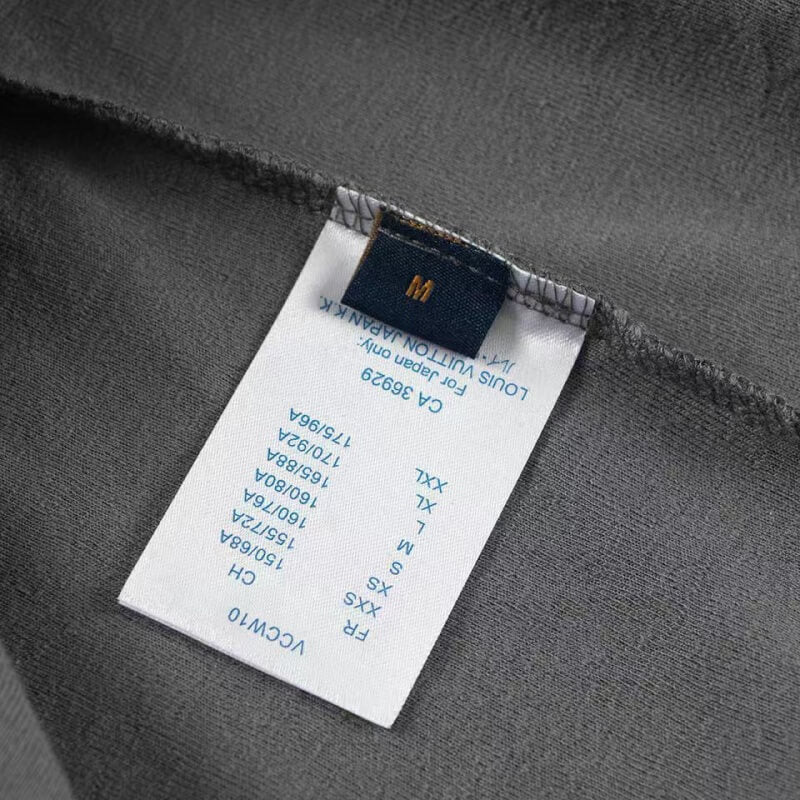 T-shirt classique imprimé en relief sur toute la surface