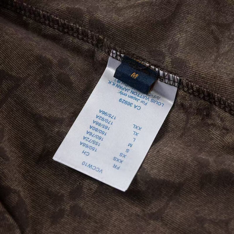 T-shirt classique imprimé en relief sur toute la surface