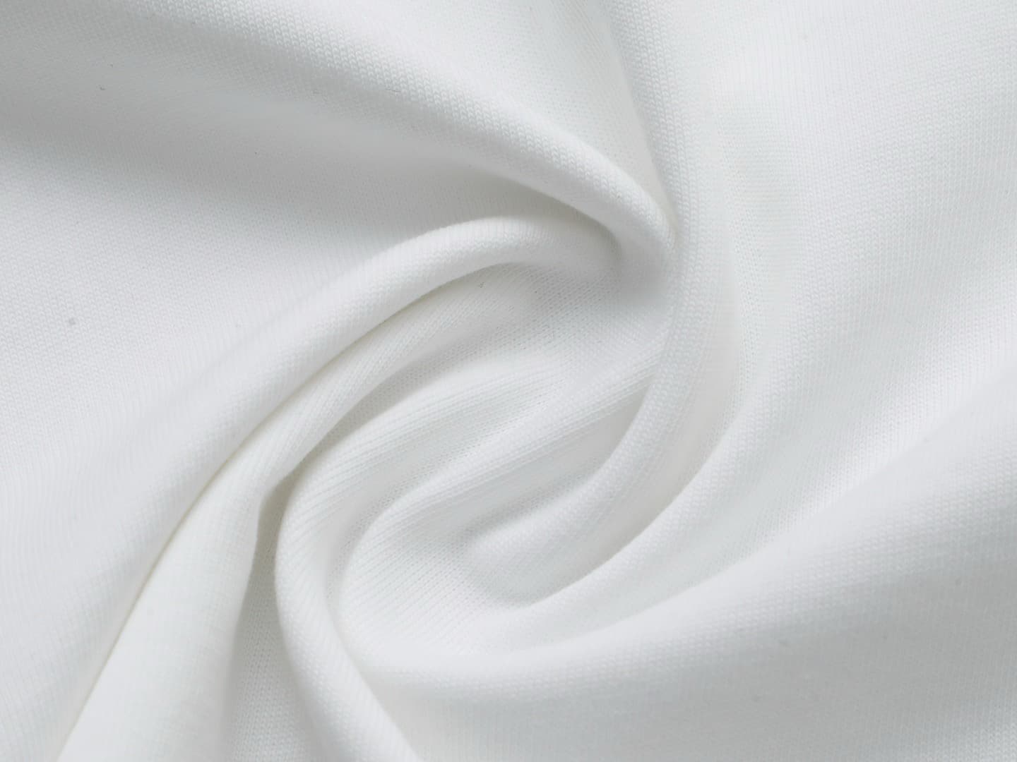 T-shirt artisanal brodé à paillettes