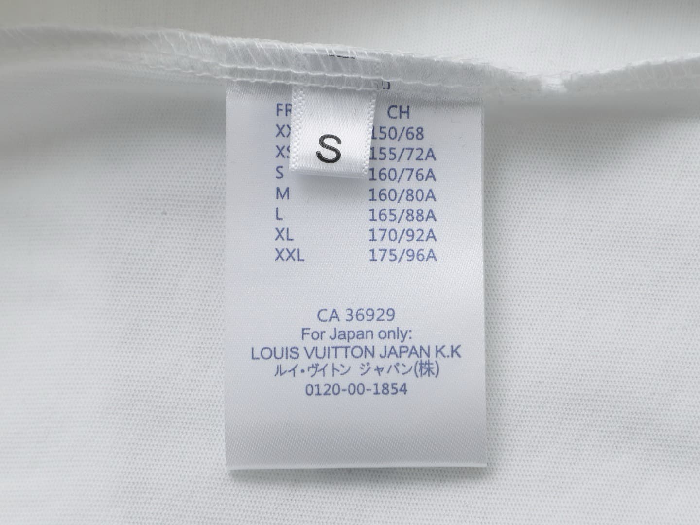 T-shirt artisanal brodé à paillettes