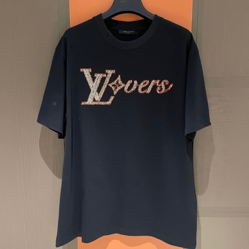 T-shirt artisanal brodé à paillettes