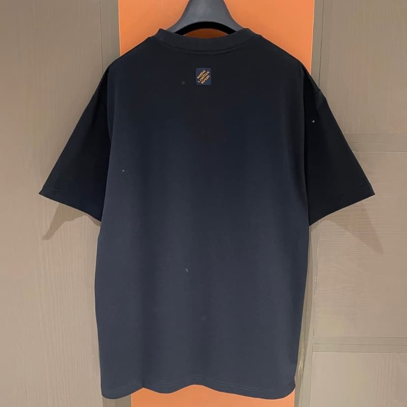T-shirt artisanal brodé à paillettes