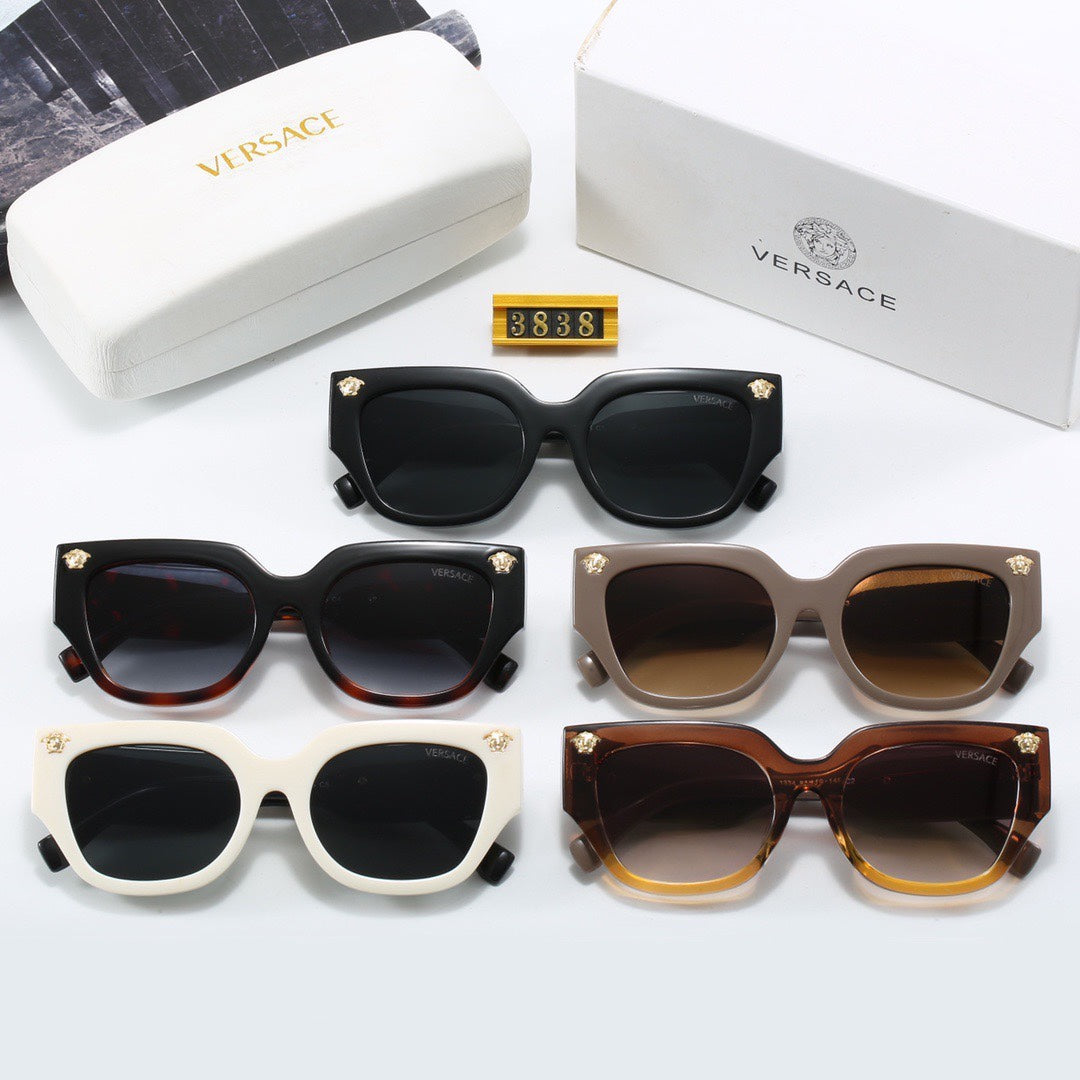 Gafas de sol con montura gruesa