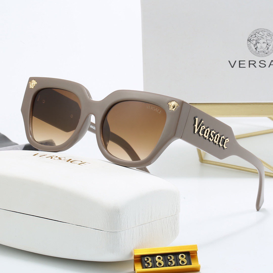 Gafas de sol con montura gruesa