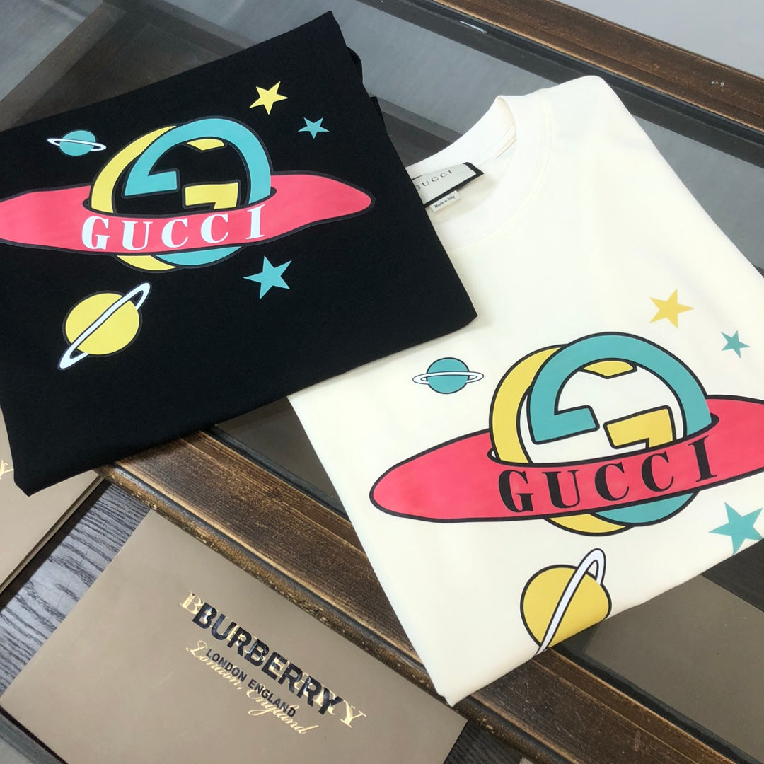 Camiseta con estampado de dibujos animados de Saturno