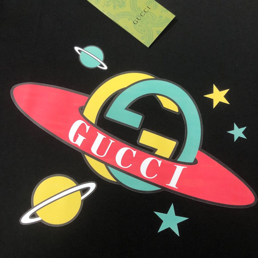 Camiseta con estampado de dibujos animados de Saturno