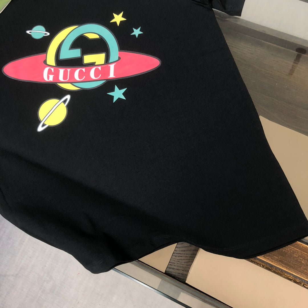 Camiseta con estampado de dibujos animados de Saturno