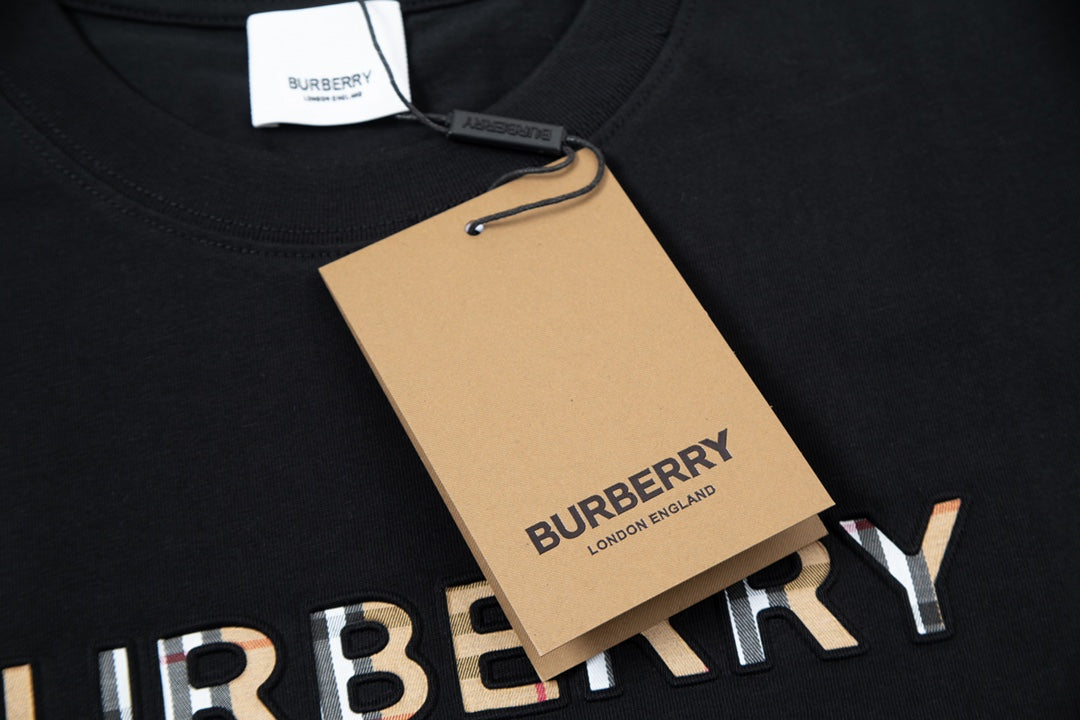 Camiseta clásica con estampado de letras