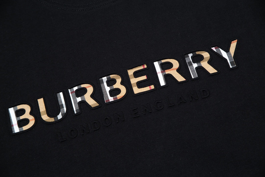 Camiseta clásica con estampado de letras