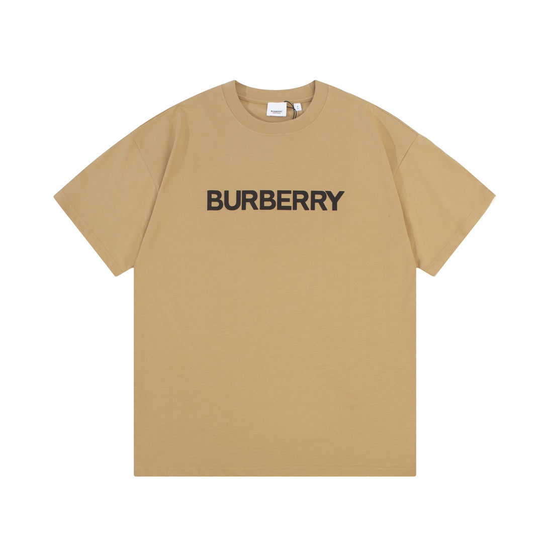Camiseta con estampado clásico marrón