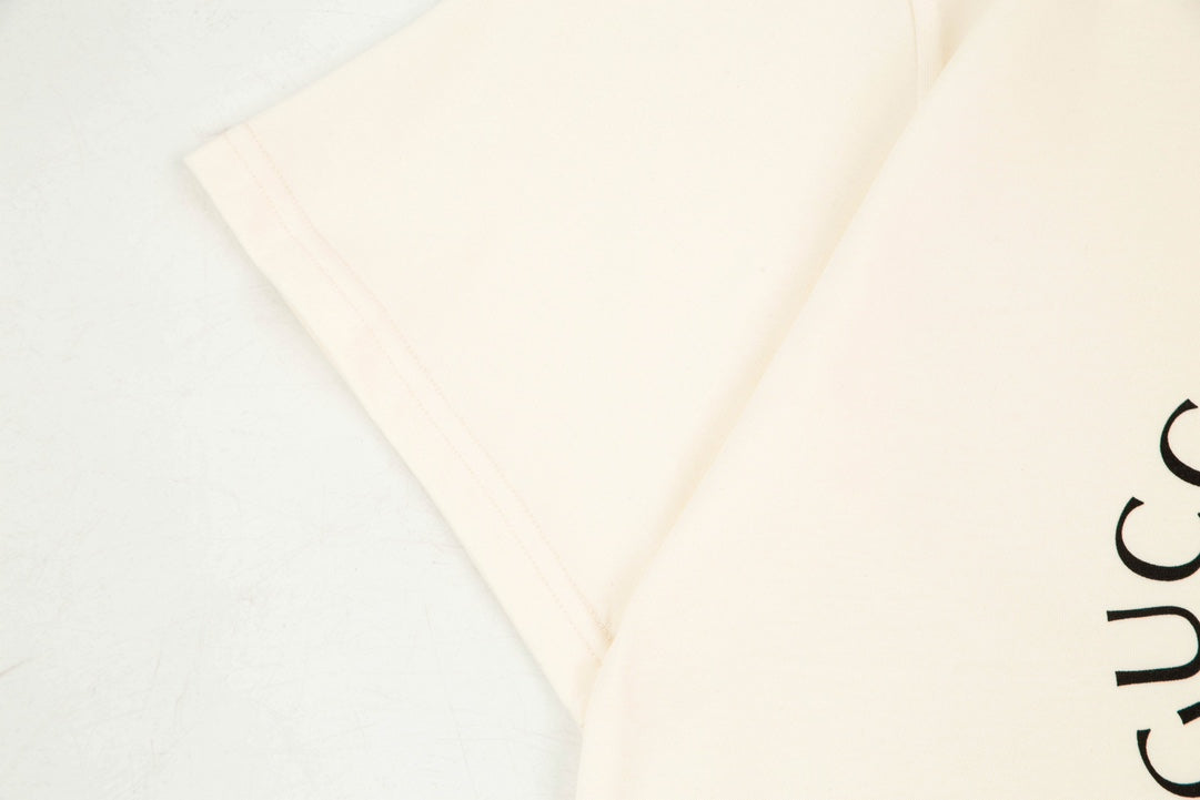 Camiseta con estampado clásico beige