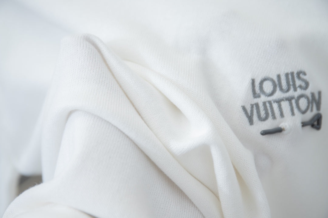 Camiseta con bordado de alfileres