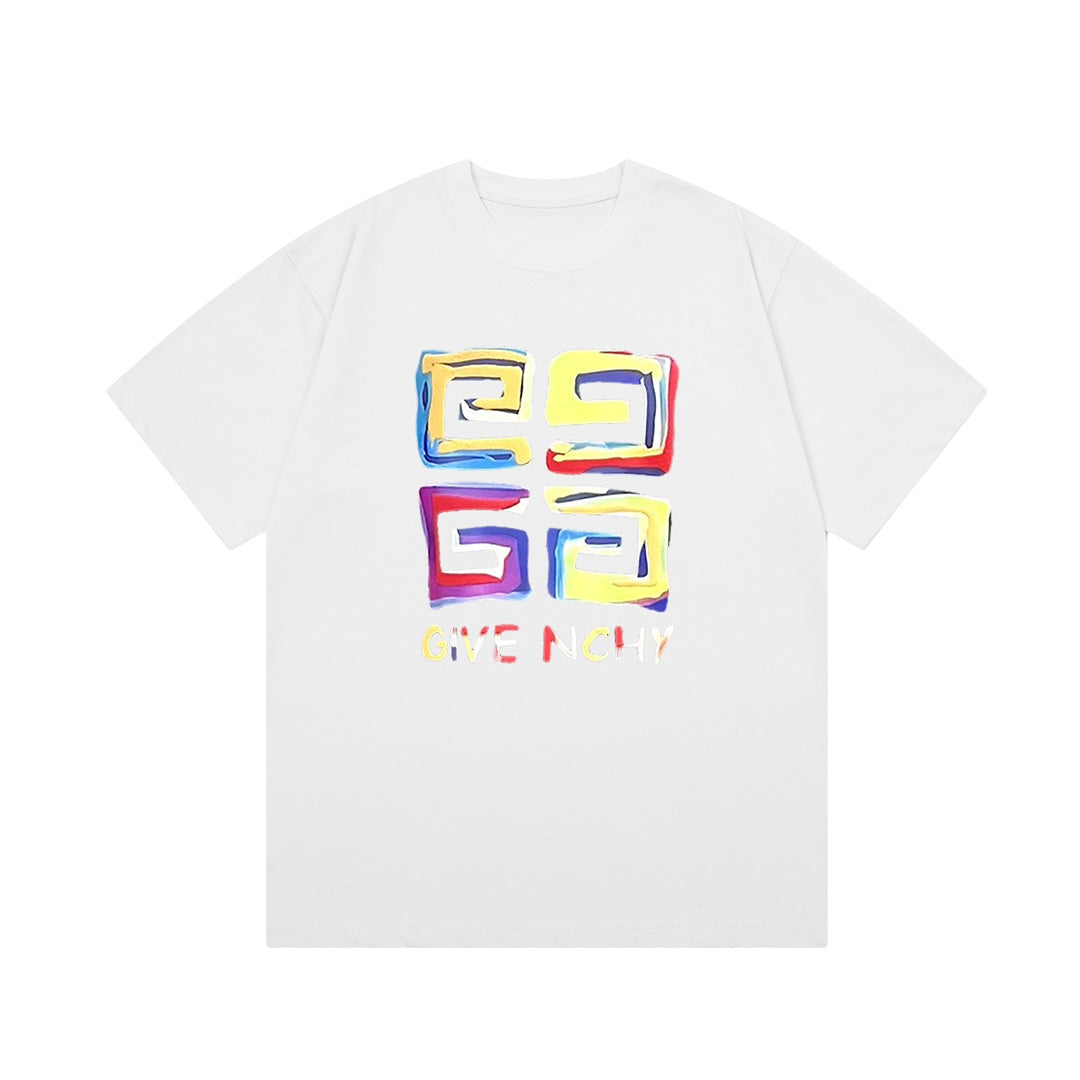 Camiseta colorida dibujada a mano