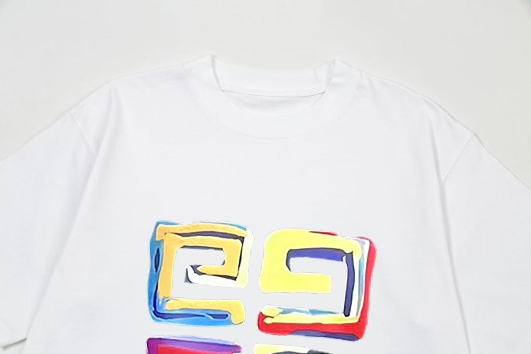 Camiseta colorida dibujada a mano