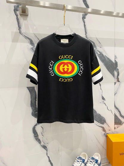 Camiseta de rayas en las mangas