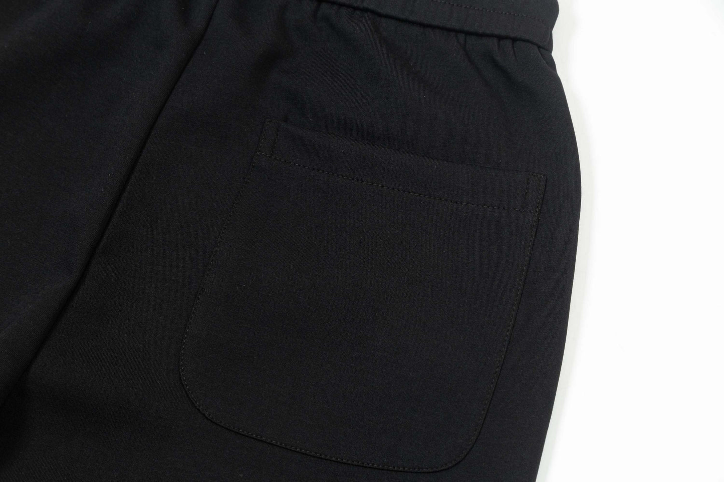 Short brodé à plusieurs lettres