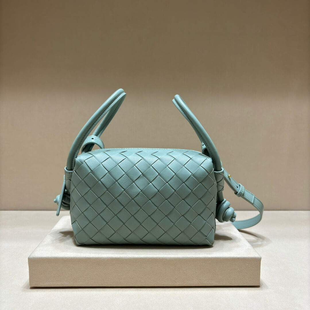 Elegante bolso de hombro de cuero tejido con hebilla de doble anilla