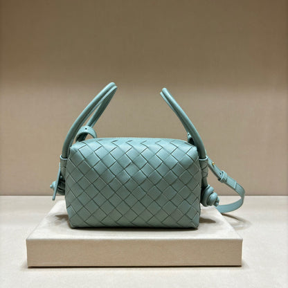 Elegante bolso de hombro de cuero tejido con hebilla de doble anilla