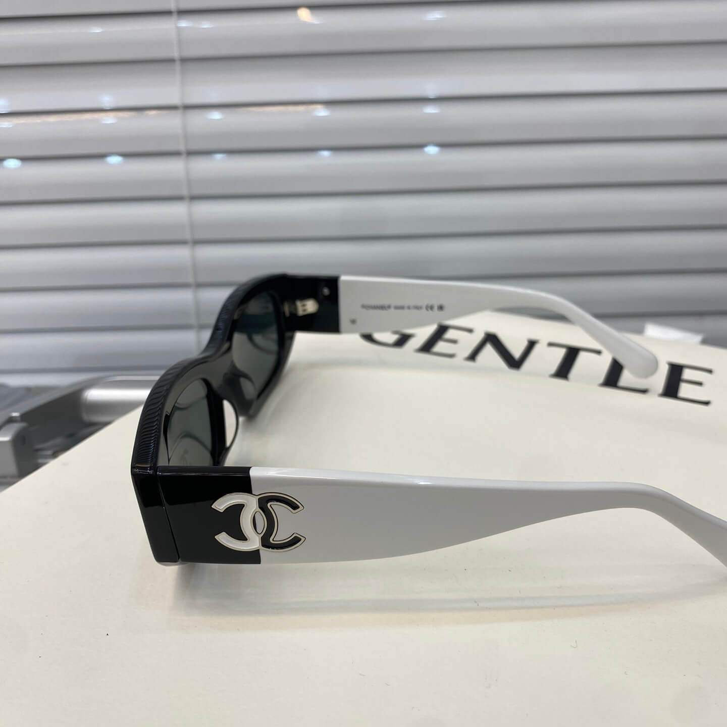 Lunettes de soleil rétro à petite monture assortie