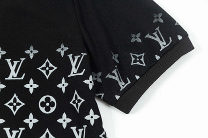 Polo con estampado completo de medio cuerpo