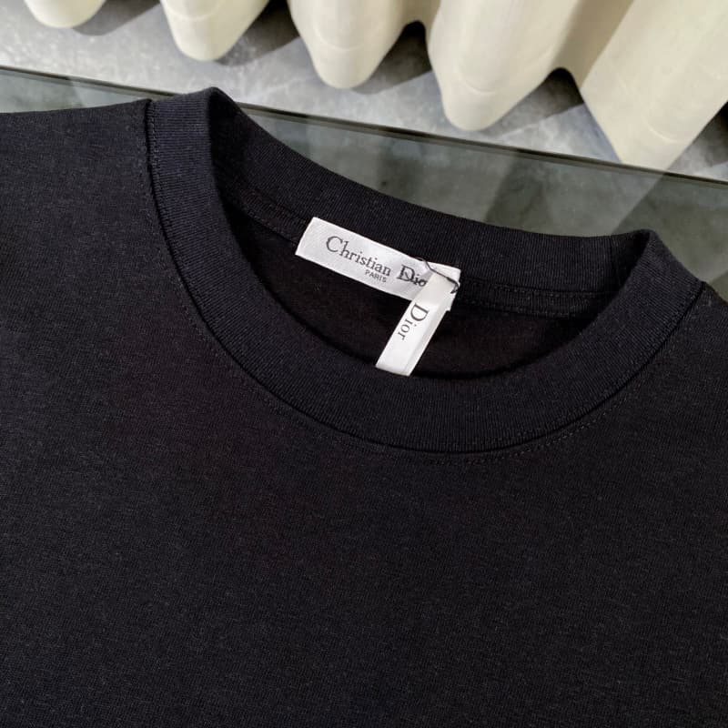 Camiseta clásica con estampado de grafiti integral