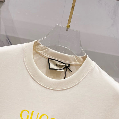 Camiseta de rayas en las mangas