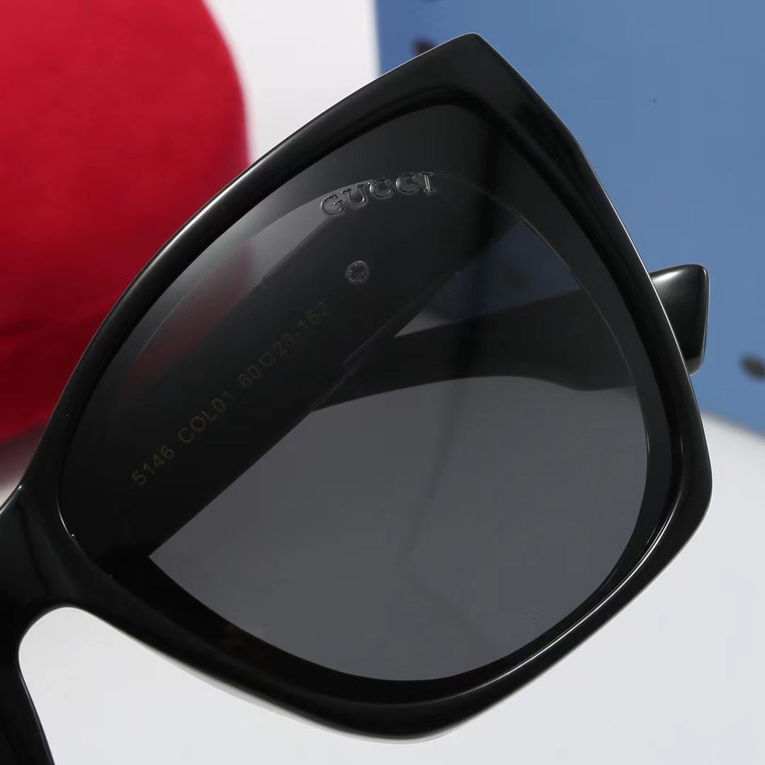 Gafas de sol con montura cuadrada y redonda