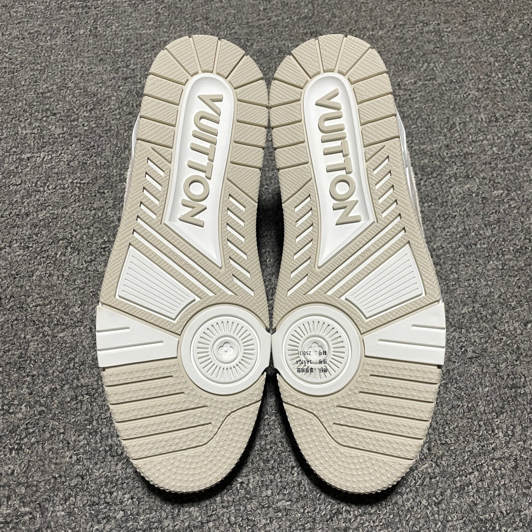 Zapatillas deportivas de nuevo diseño en color caqui