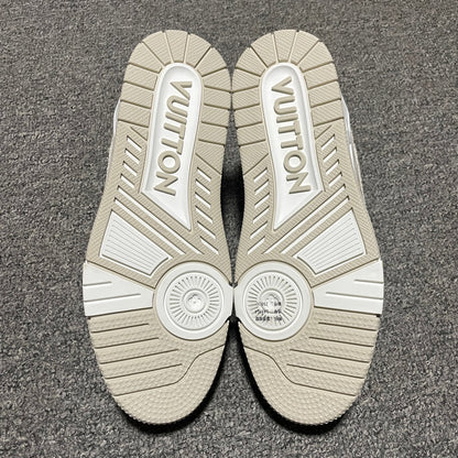 Zapatillas deportivas de nuevo diseño en color caqui