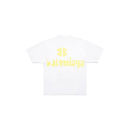 Camiseta con estampado de letras amarillas