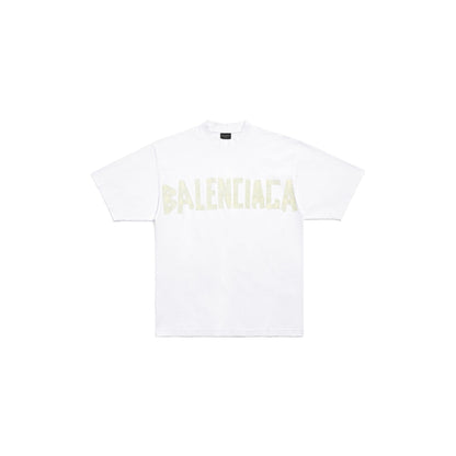 Camiseta con estampado de letras amarillas
