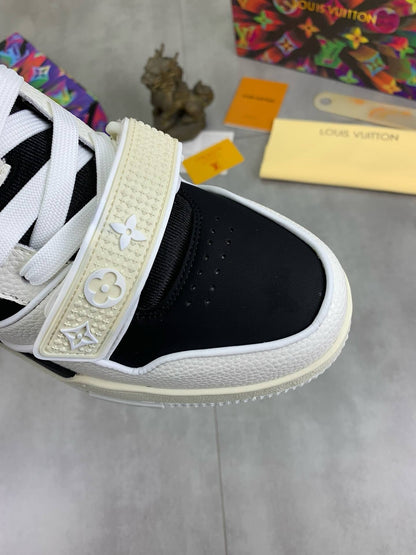 Zapatillas deportivas con tacón bordado