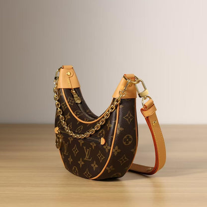 Bolso de hombro clásico con monograma de luna