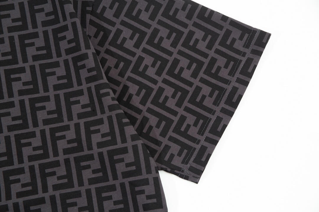 T-shirt imprimé lettre « F » sur toute la surface