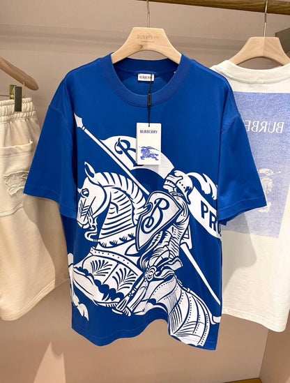 Camiseta con estampado clásico de caballero