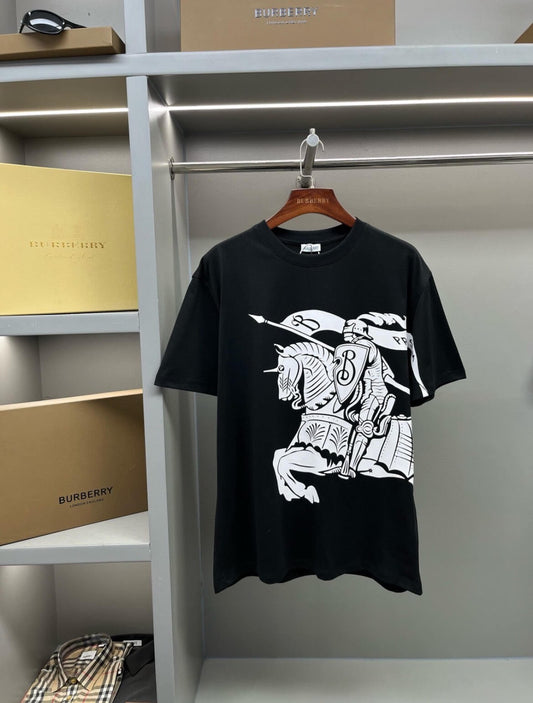 Camiseta con estampado clásico de caballero