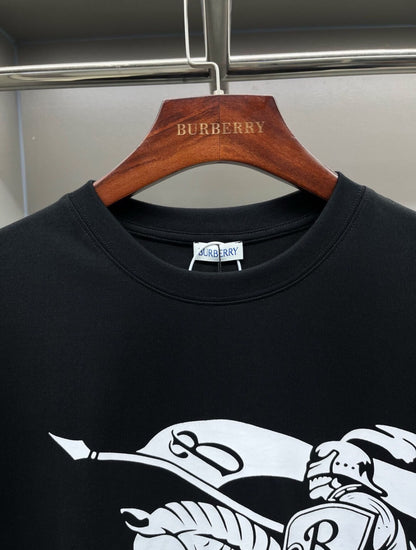 Camiseta con estampado clásico de caballero