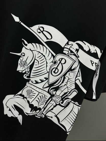 Camiseta con estampado clásico de caballero