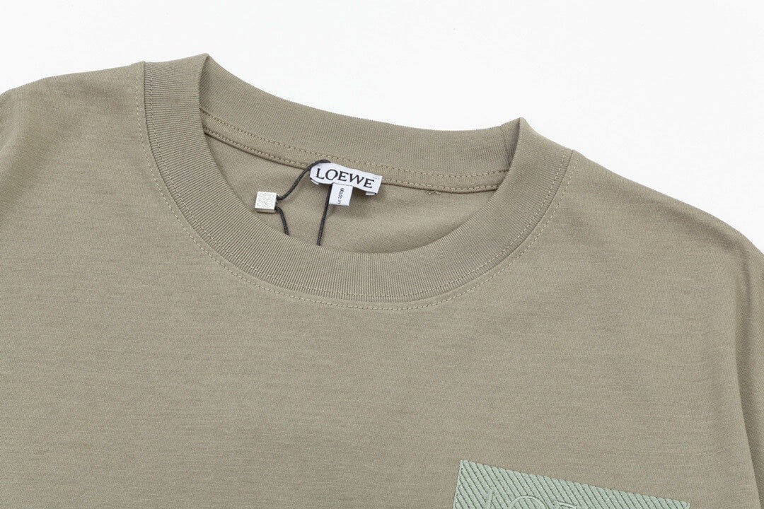 Camiseta con bordado de bolsillo