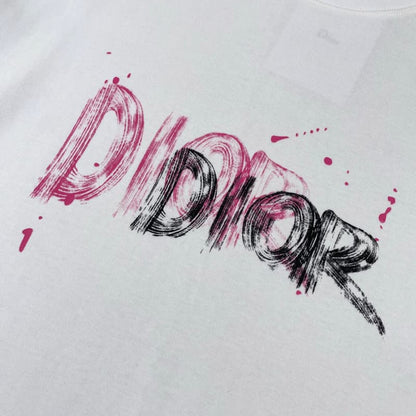 Camiseta clásica con estampado de grafiti integral